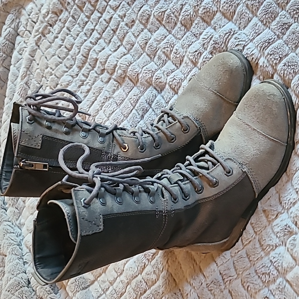 Sorel lace up boots size 7